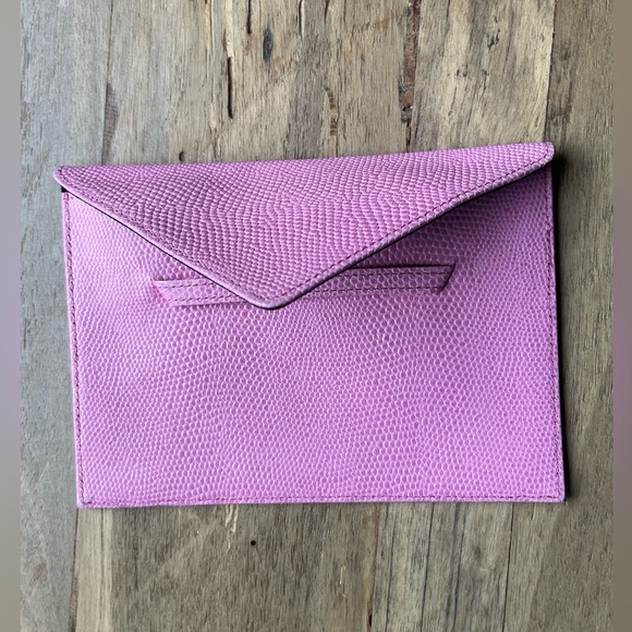 AMI Lizard Pebbled Leather Envelope Pink - Picture 7 of 11